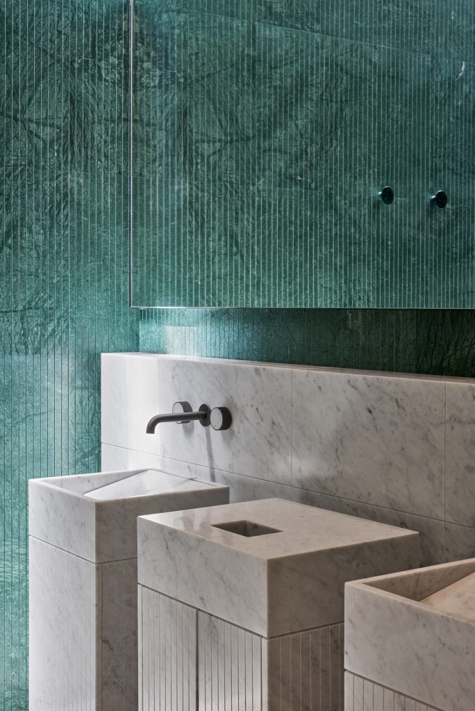 Mansion 5 Cladding, flooring, faucets and sanitaryware by Salvatori Photo credit_ Oculis Project