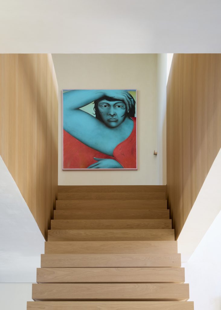 Mansion 5 Sculptural staircase by Unica Architects Painting_ Vojtech Kovarik, Eros Relaxes, 2021 Photo Credit_ Oculis Project
