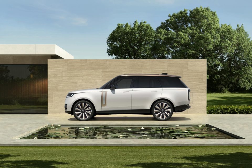 RANGE ROVER: THE NEW STANDARD OF MODERN LUXURY