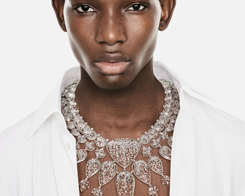 Model wearing the Rain necklace from Boucheron’s Human Being Carte Blanche high-jewellery collection