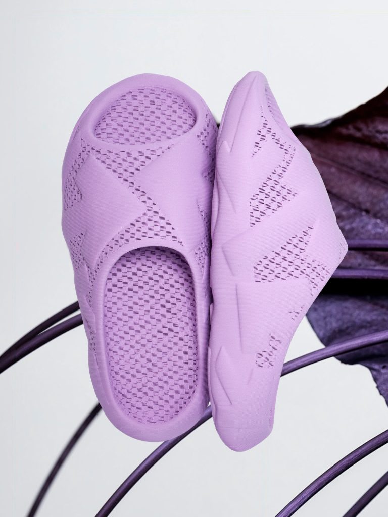 Off-White™ and Zellerfeld Present the Arrows Teaser Slide