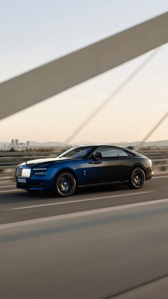 Rolls-Royce Introduces Gradient Two-Tone Paint to Black Badge Spectre Series II