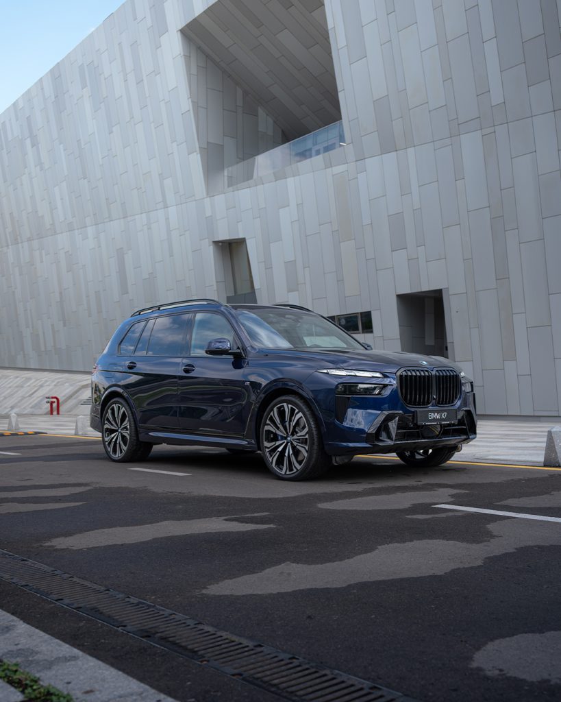 The BMW X7 xDrive 40i: Commanding Presence Meets Refined Engineering