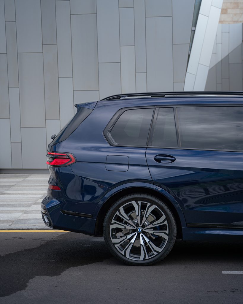 The BMW X7 xDrive 40i: Commanding Presence Meets Refined Engineering