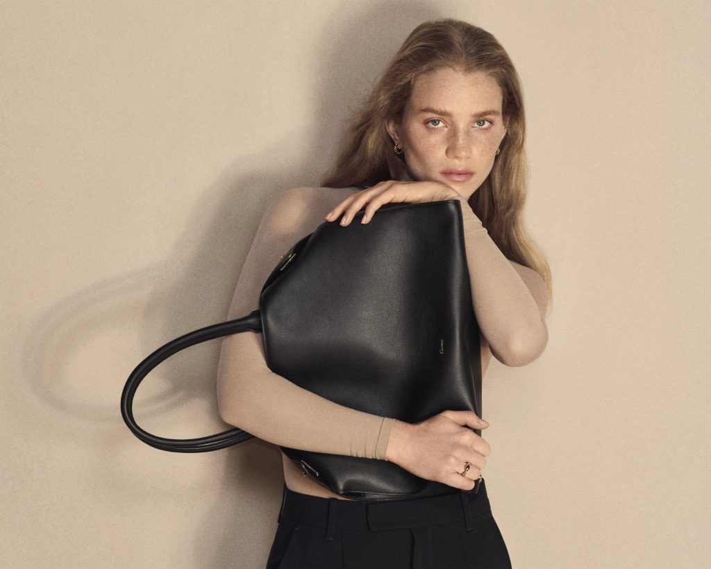 PULE1420_LEATHERGOOD_STATIC_WORN_TOTE_GM_BLACK_PRESS_30x24