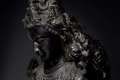 Black stone figure of Lokanatha Avalokiteshvara discussed in the Indian art auction comparison.