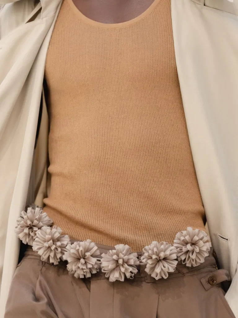 Close-up of sculptural silhouette in blush and cream hues from Les Coraux de la Liberté