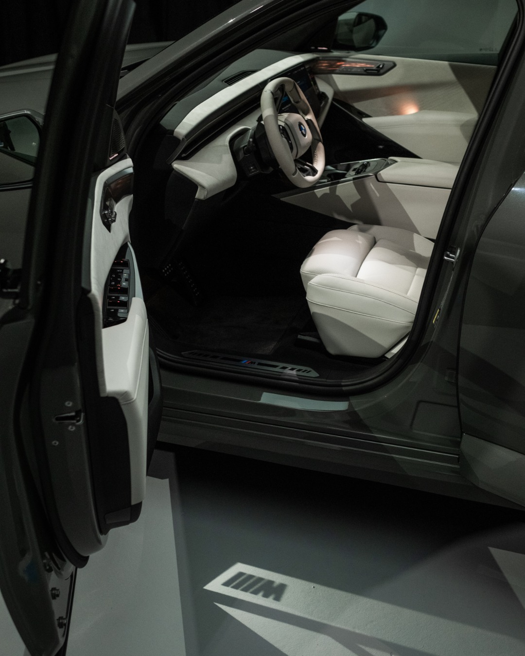 The new BMW X5 in dynamic motion highlighting its performance capability