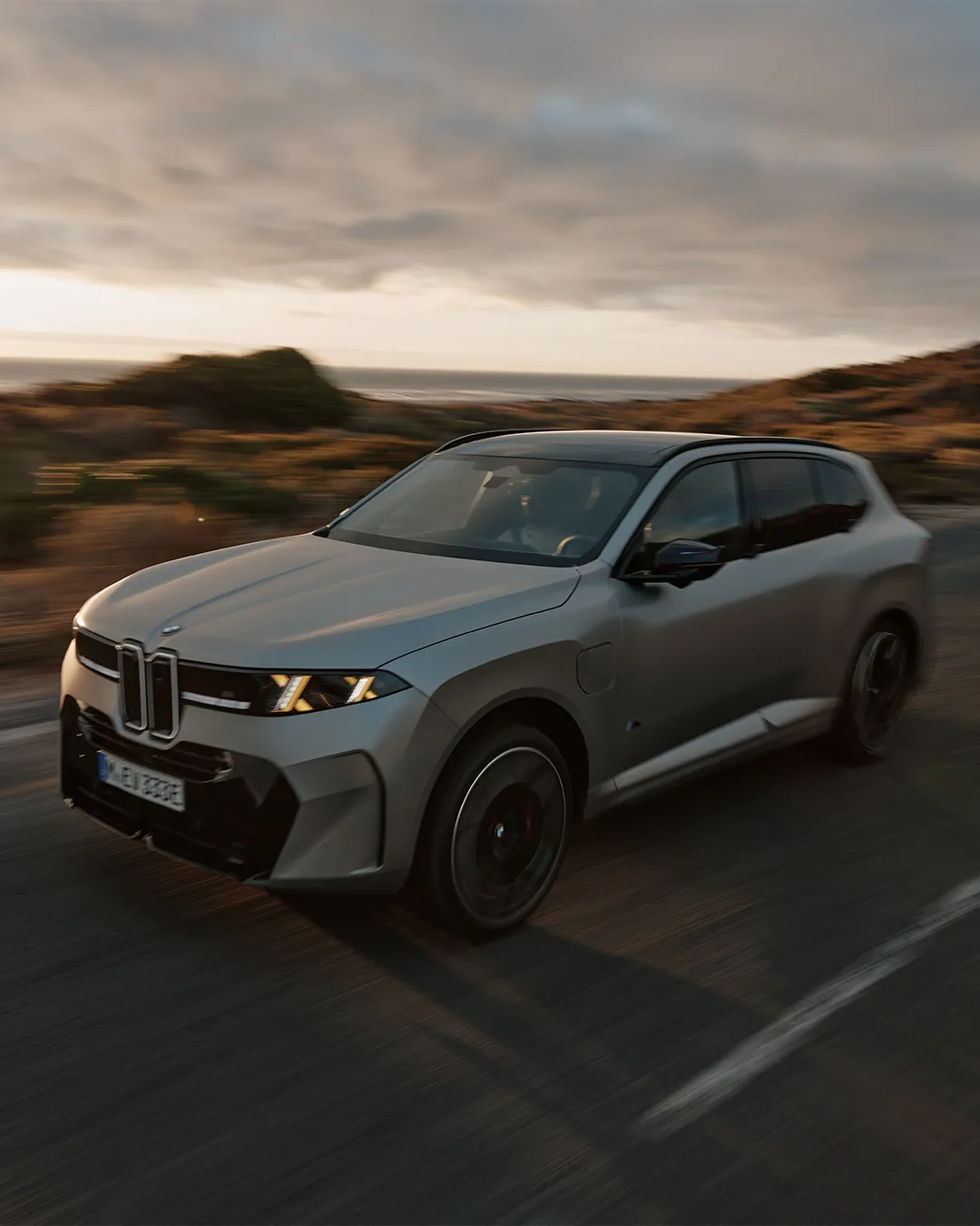 Detail of the BMW X5 M60e xDrive headlight and grille design highlighting contemporary styling