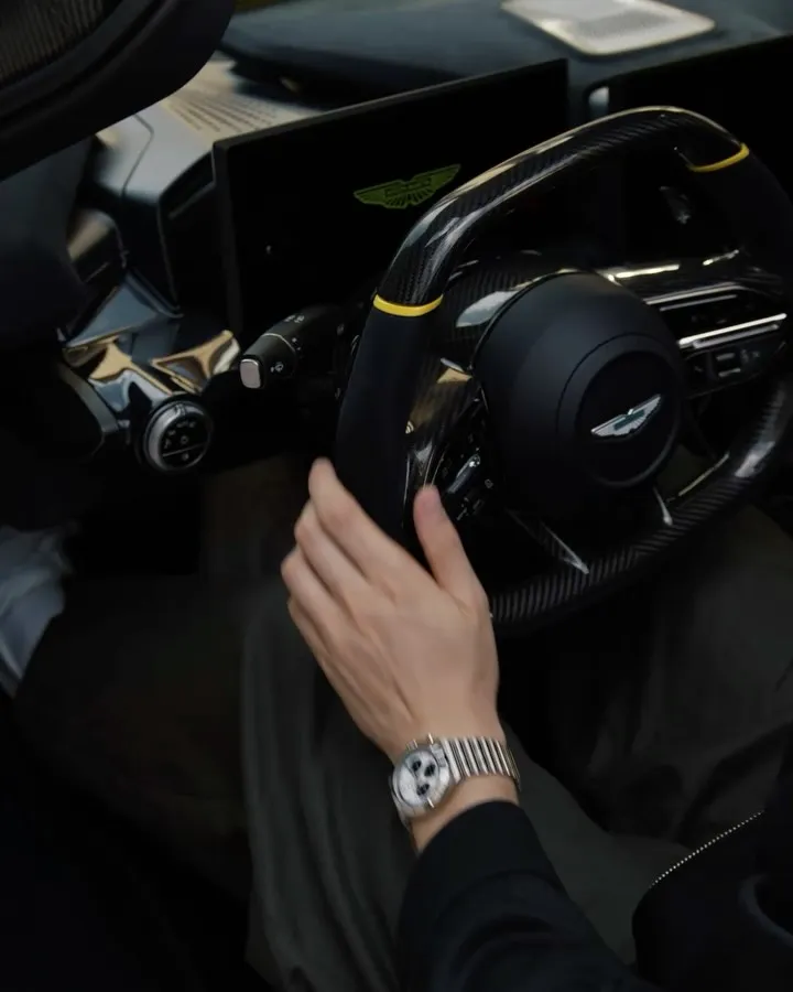 Breitling Chronomat sports chronograph displayed on wrist showing the uninterrupted bracelet and case integration