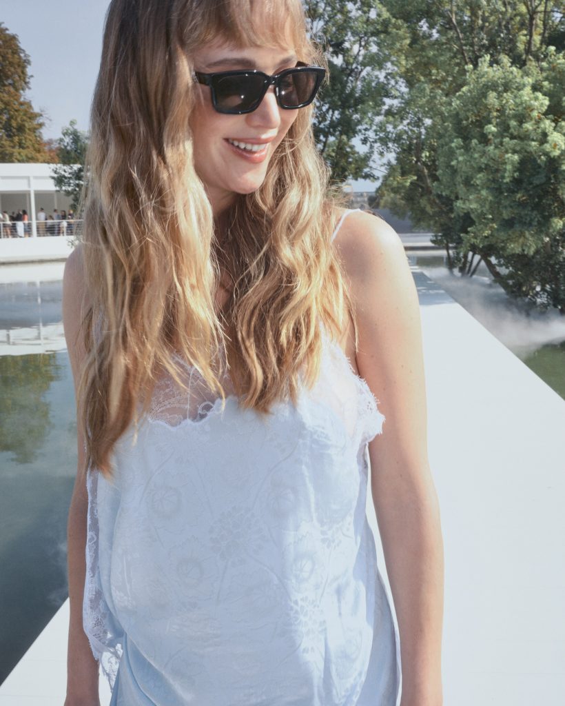 Jennifer Lawrence in a radiant Dior Beauty look at the Summer 2027 Women's Show