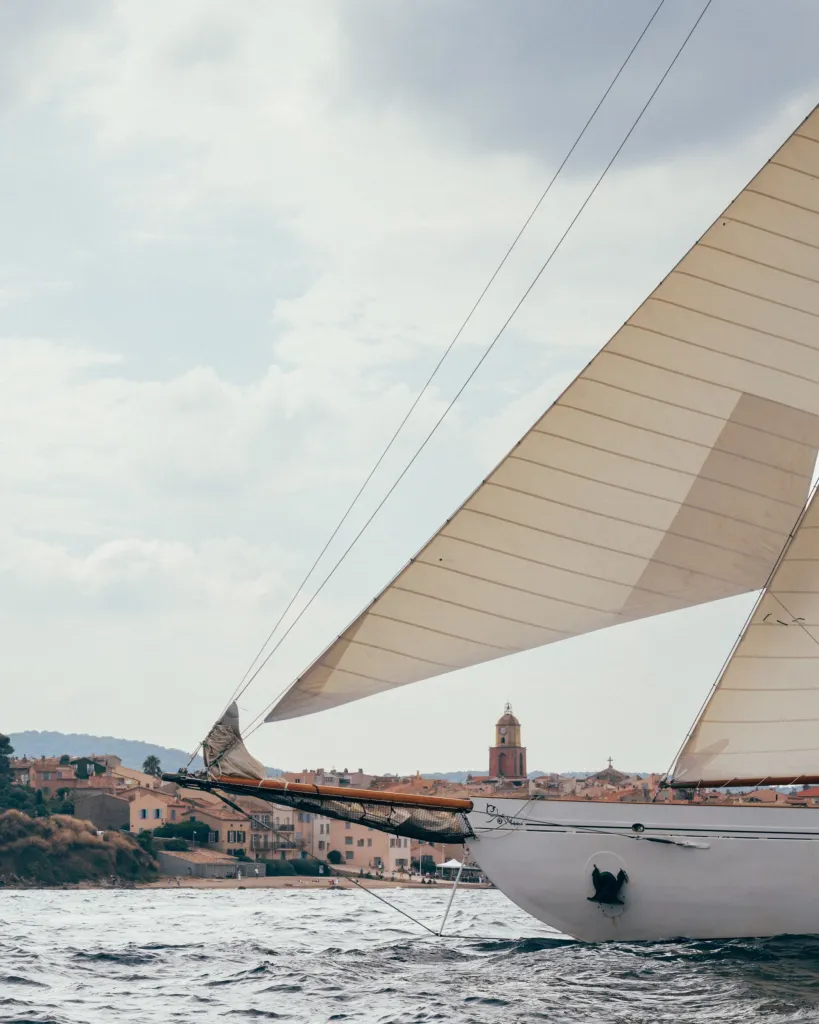 Class J yacht sailing in the Nioulargue regatta