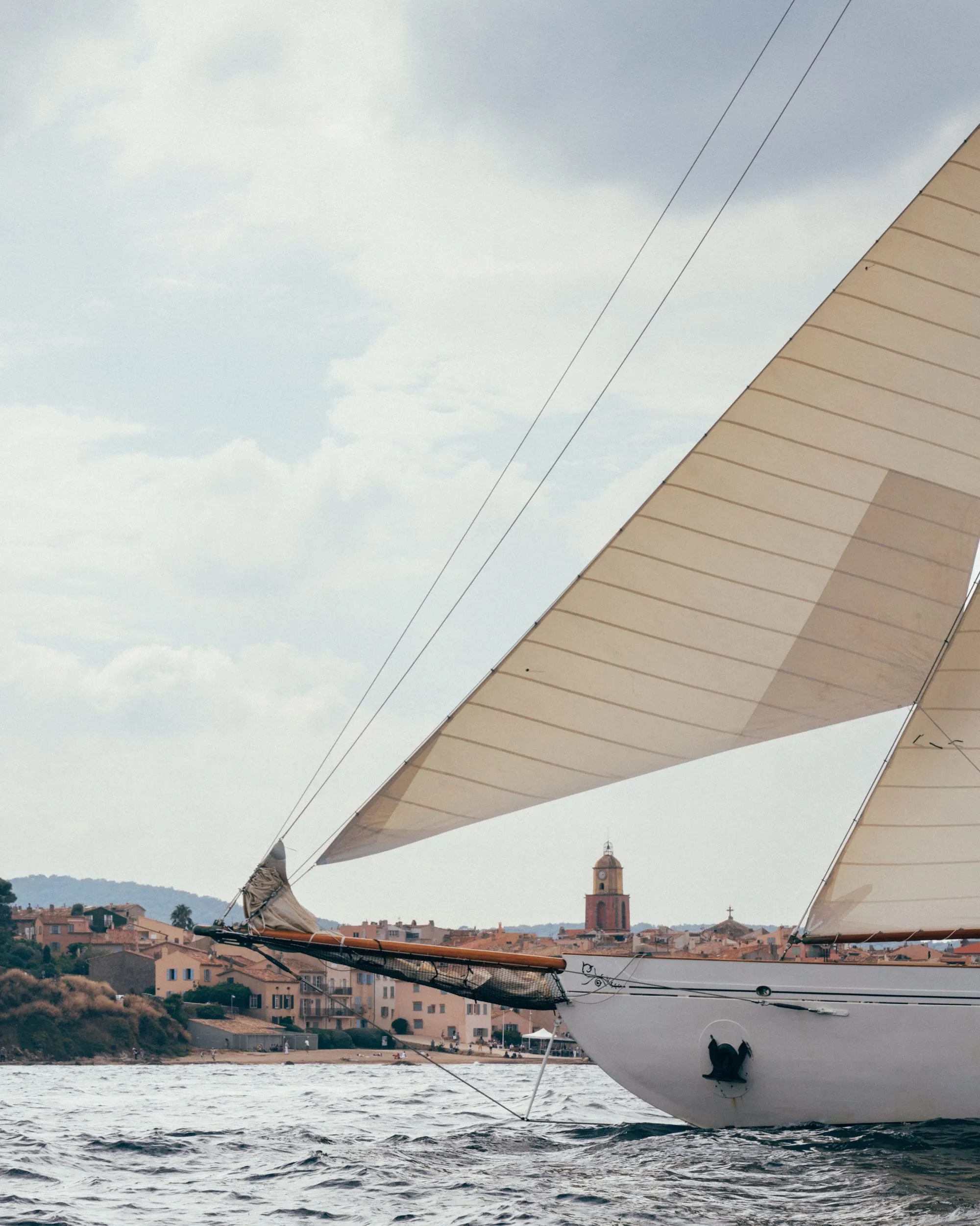 Class J yacht sailing in the Nioulargue regatta