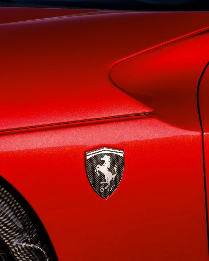 Rear quarter perspective of the Purosangue Handling Speciale in motion