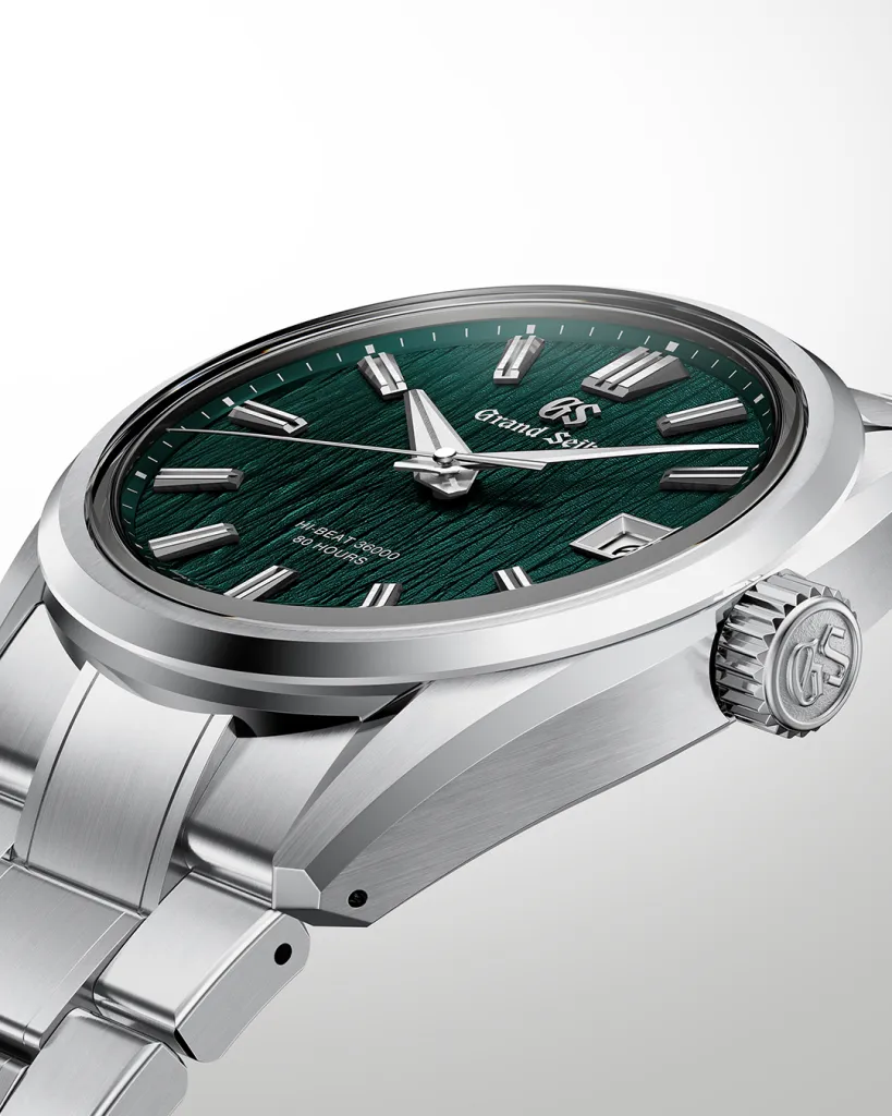 Side profile of the Grand Seiko Evolution 9 in Ever-Brilliant Steel case and bracelet