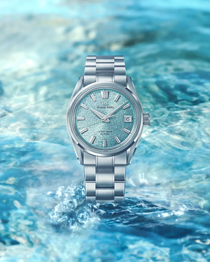 The Caliber 9SA5 hi-beat automatic movement visible through case back, oscillating at 36,000 vibrations per hour