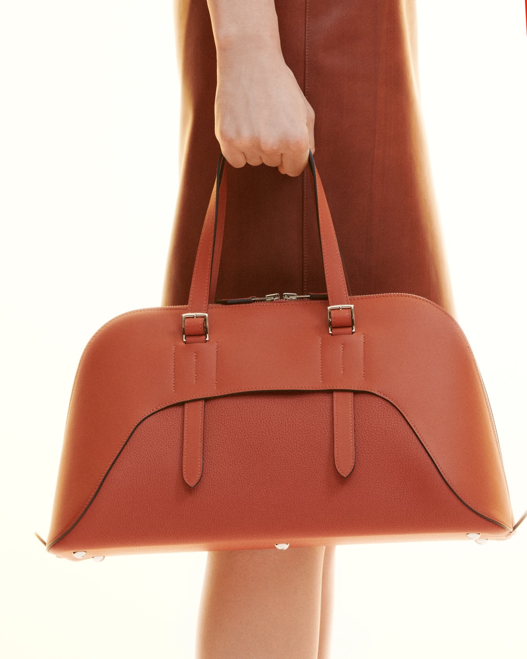 Full-length view of tailored silhouette with strategic vents, Nadège Vanhée design