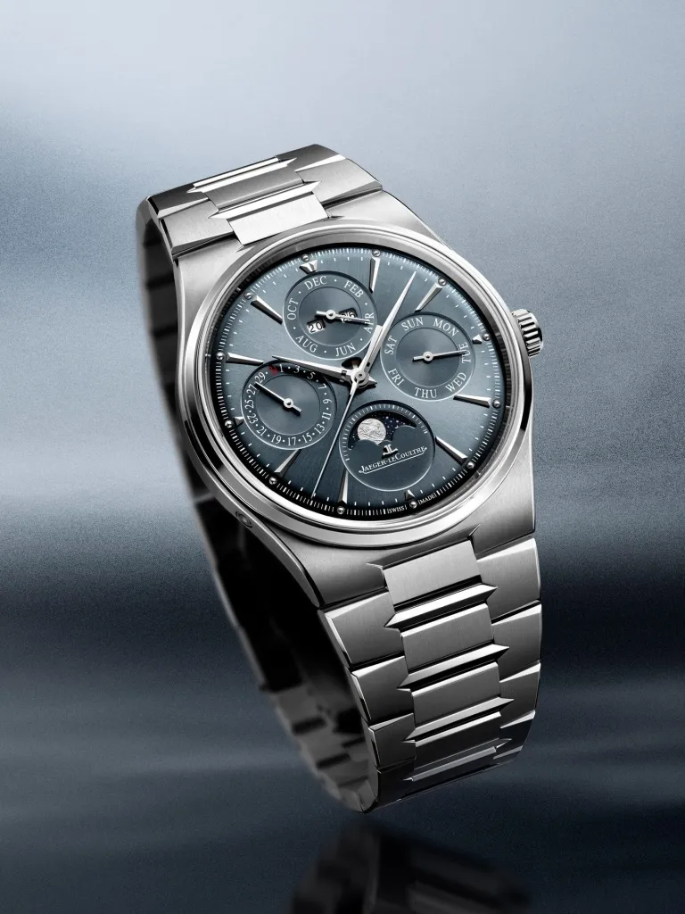 Detail shot of the Master Control Chronometre Perpetual Calendar integrated bracelet and case finishing