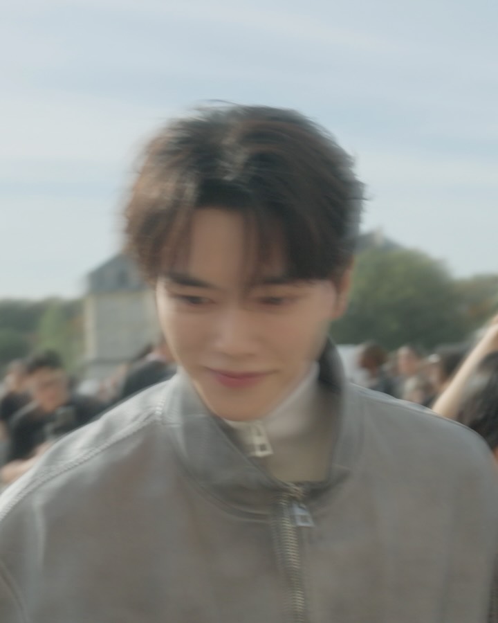 Song Kang arriving at the Loewe Spring Summer 2027 show
