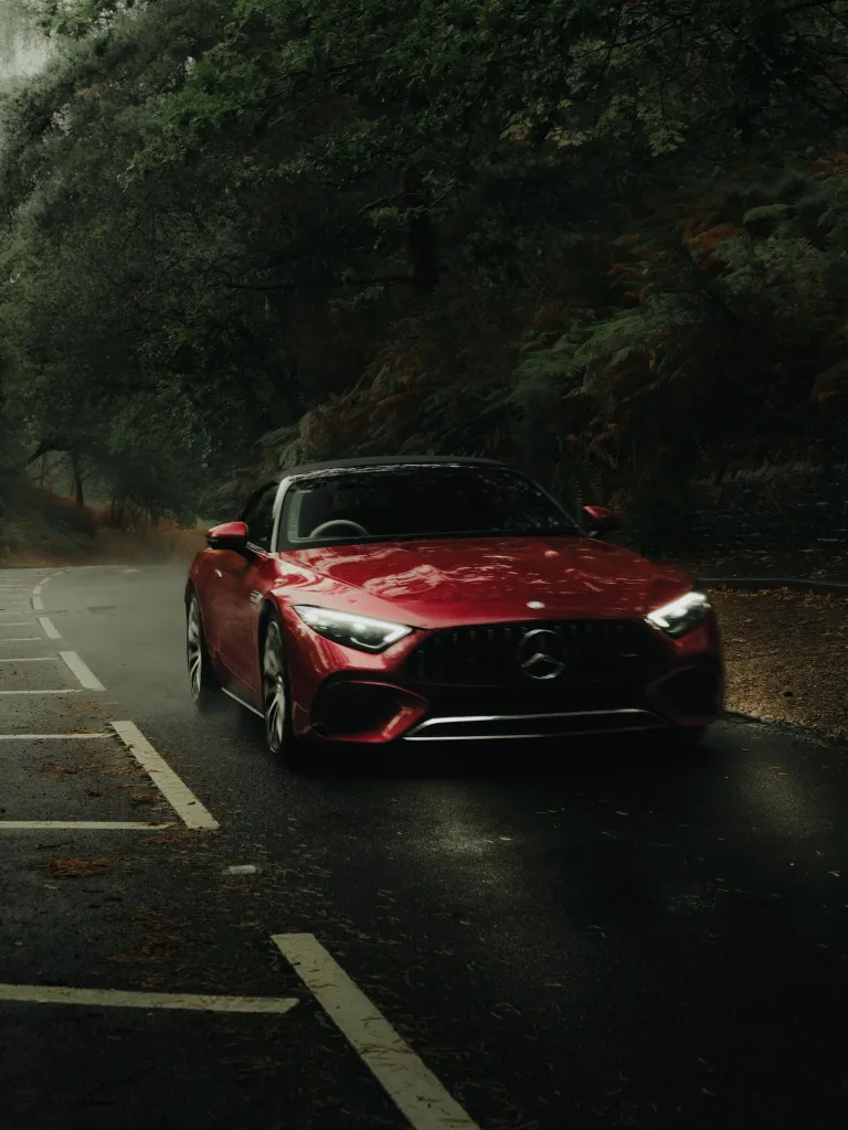 Driver's perspective from behind the wheel of the SL 55 4MATIC+