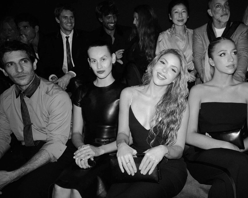 Attendee displaying sophisticated elegance at the Tom Ford Paris défilé