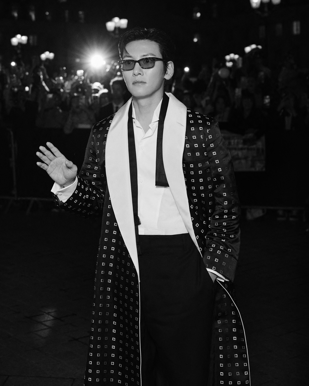 Elegantly dressed guests arrive at Tom Ford Spring Summer 2027 presentation in Paris